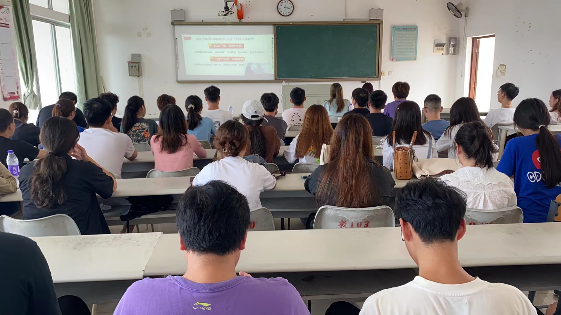 我院师生聆听李湖书记主讲的“开学第一课”