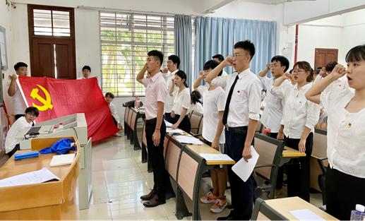 信息科学技术学院学生党支部预备党员接收大会