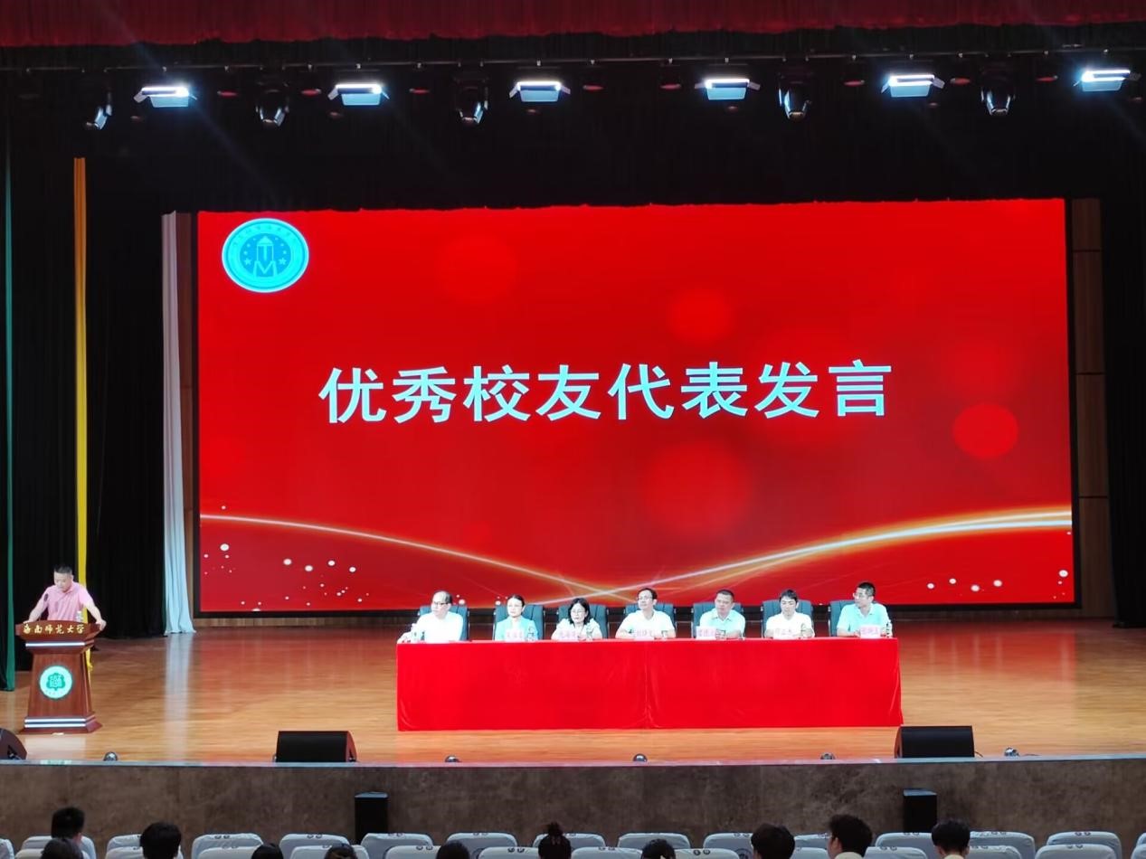 “榜样力量，青春领航”我院优秀校友报告会