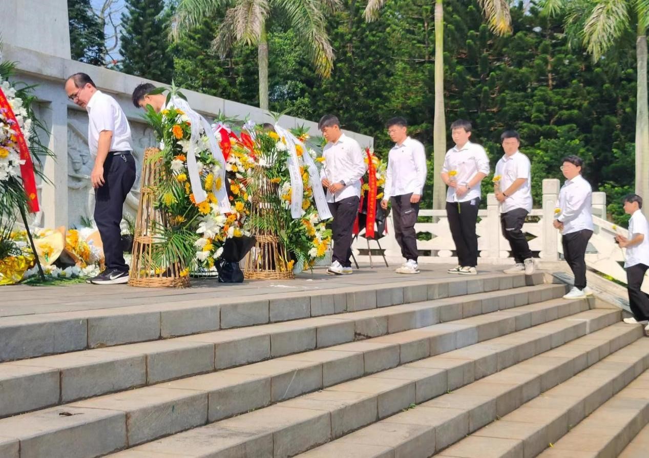 “缅怀革命先烈，弘扬爱国精神” ——我院学生党支部组织清明节主题党日活动