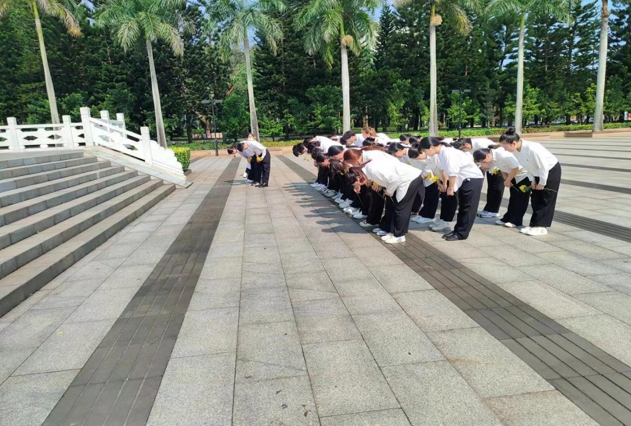 “缅怀革命先烈，弘扬爱国精神” ——我院学生党支部组织清明节主题党日活动